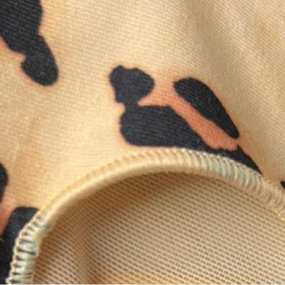 Fabletics On-the-Go Medium Impact‎ Sports Bra in Desert Leopard- size XS - Picture 14 of 14